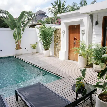 Dale Villa B Stylish 3-Bdr Villa In Pererenan